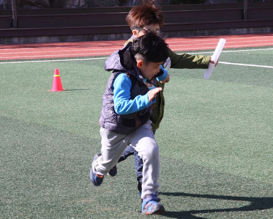 【小金井市小金井公園・教室】子どもの足を速くする！お父さんと一緒に楽しく学ぶ走り方教室開催